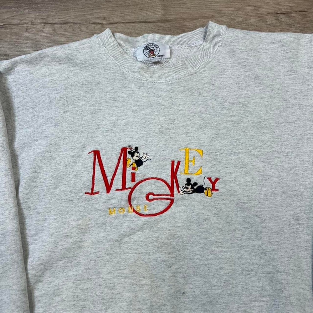 Vintage 90s embroidered Mickey Mouse character cute graphic crewneck